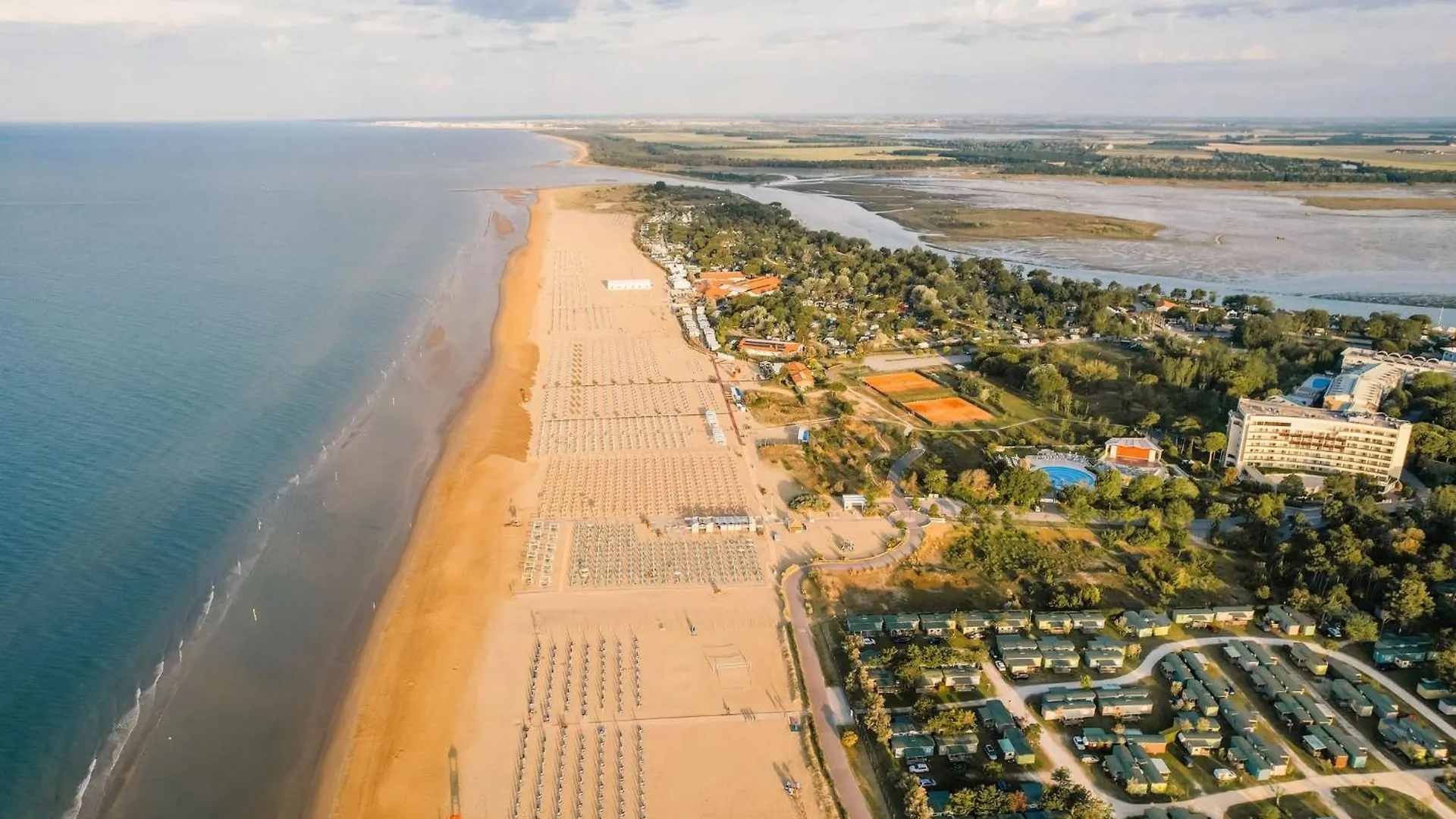 Lovely Flat In A Residence With Pool - Beahost Bibione 0*,  Itália